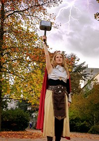 Cosplay-Cover: Lady Thor